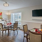 American House Farmington Hills, senior living community offering independent living, assisted living, memory care, and respite care in Farmington Hills, MI, casual dining area