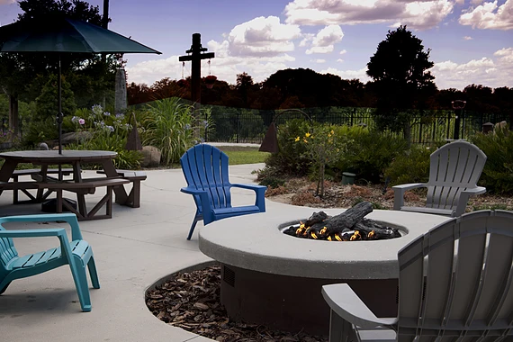 Alto Tavares, senior living community offering assisted living, memory care, and respite care in Tavares, FL, outdoor sitting area by a fire pit