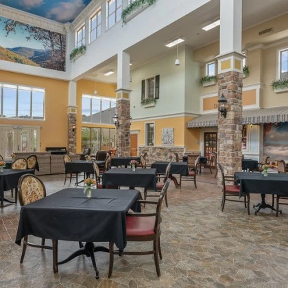 Montclair Park Assisted and Independent Senior Living in Shreveport, LA dining room