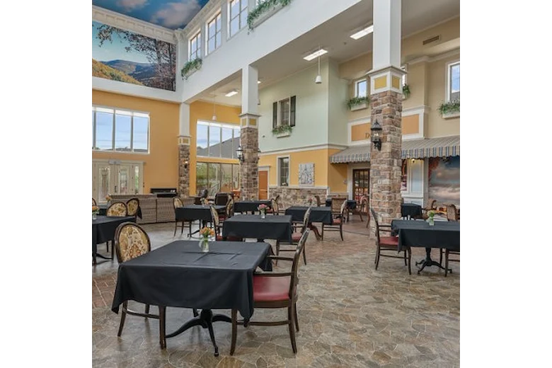 Montclair Park Assisted and Independent Senior Living in Shreveport, LA dining room