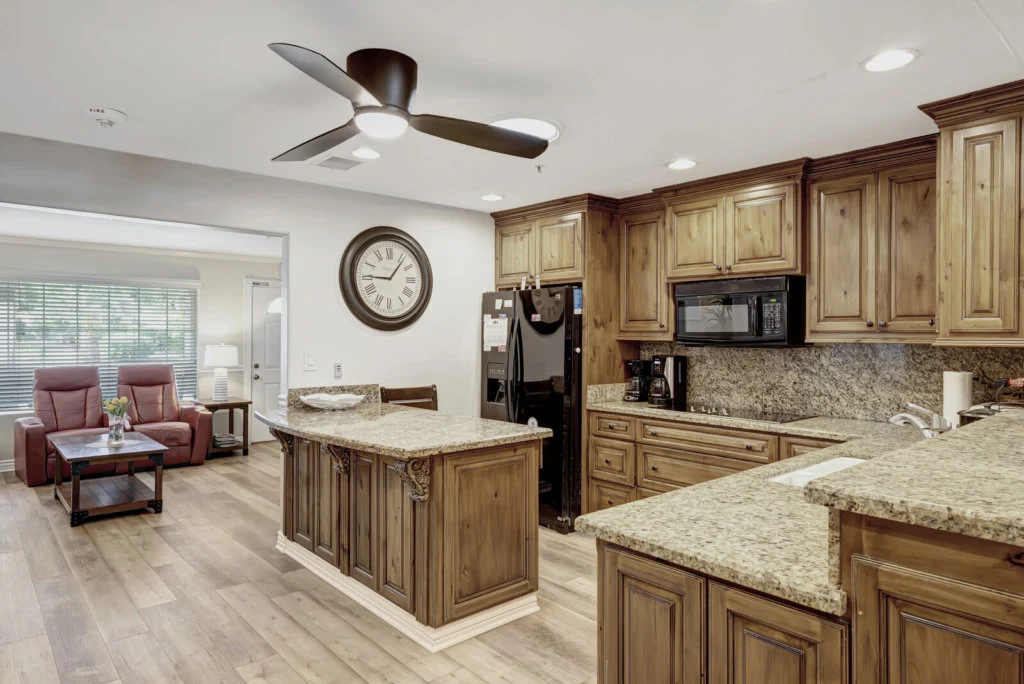 Image of Valencia at 19th Pl. #2 (5)