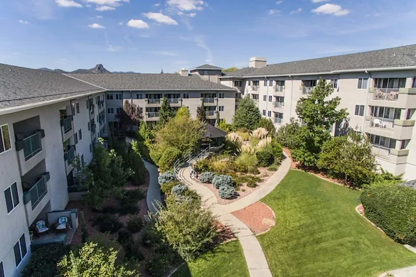 Las Fuentes Resort Village senior living in Prescott, AZ offering independent living, assisted living, and memory care, outdoor space and walking path