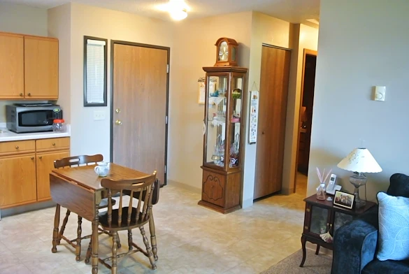 Image of Lincoln Apartments I and II (2)