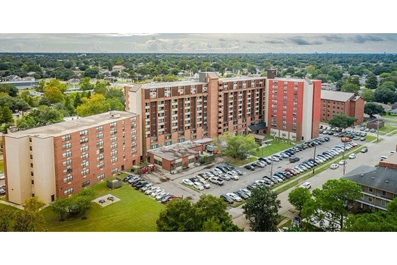 Image of Metairie Manor (1)