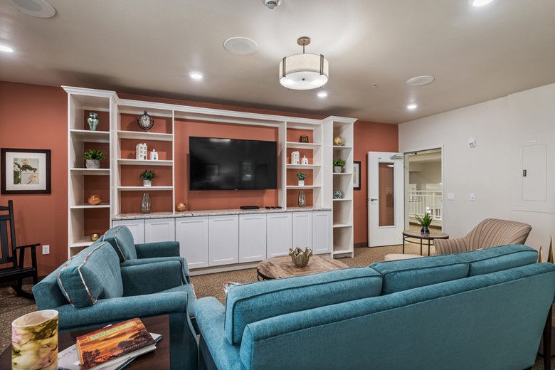 Hessler Heights Gracious Retirement Living Hawthorn Senior Independent Living in Leesburg, Virginia living room