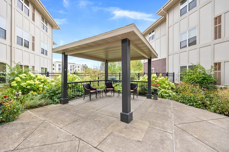 Ecumen Lakeshore Senior Living Outdoor Seating Area
