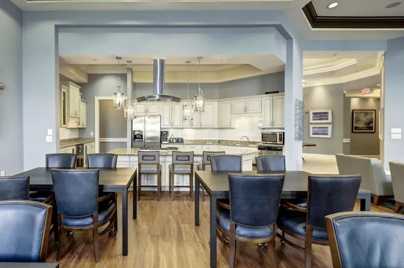 Image of Regency Crest (5)