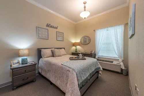 Plantation Oaks Assisted Living & Memory Care in High Springs, FL, bedroom