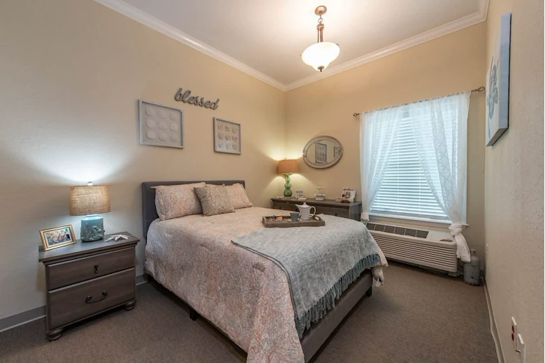 Plantation Oaks Assisted Living & Memory Care in High Springs, FL, bedroom