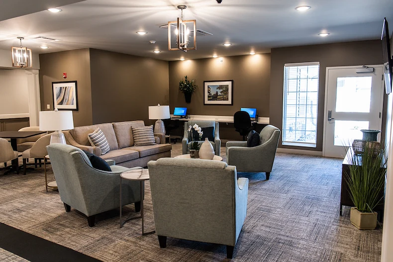Inviting sitting area at Charter Senior Living of Hopkinsville in Hopkinsville, KY, featuring cozy furniture, warm lighting, and a computer station—designed for comfort and engagement in assisted living and memory care.