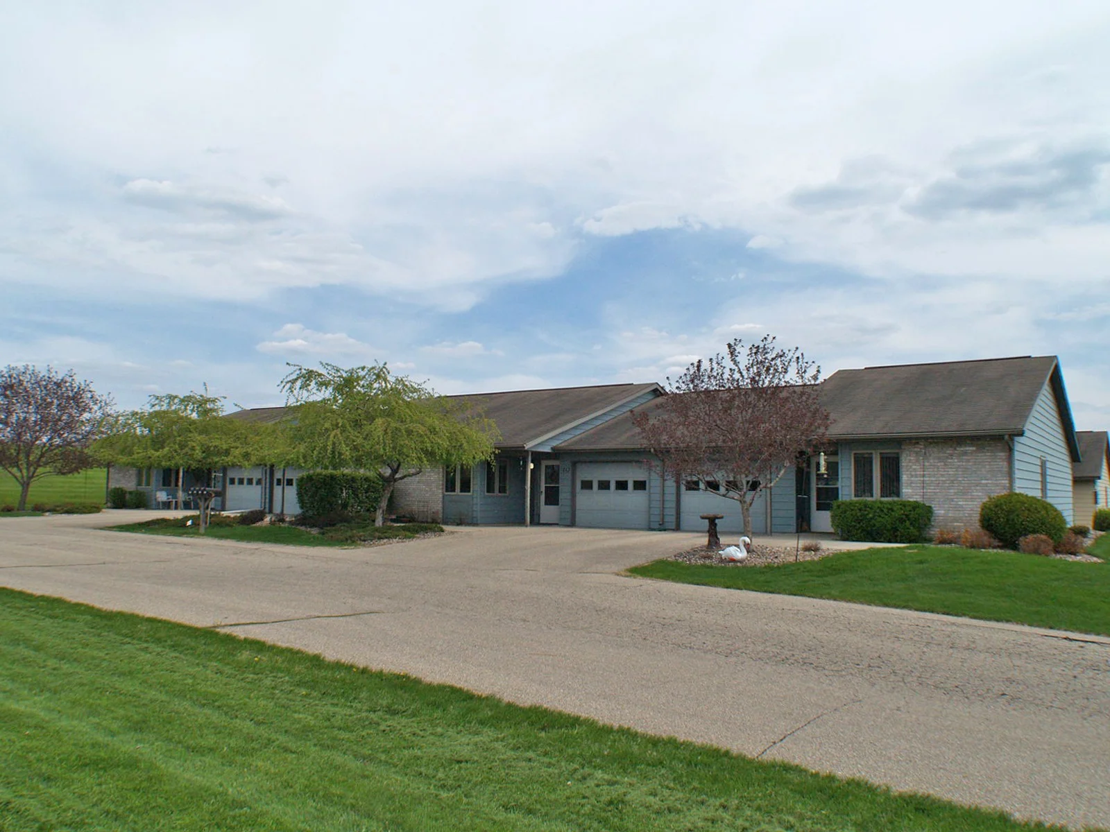 Image of Heights Town Homes (2)