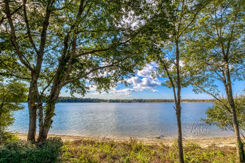 Image of Lake Shore of Lake Ronkonkoma (4)