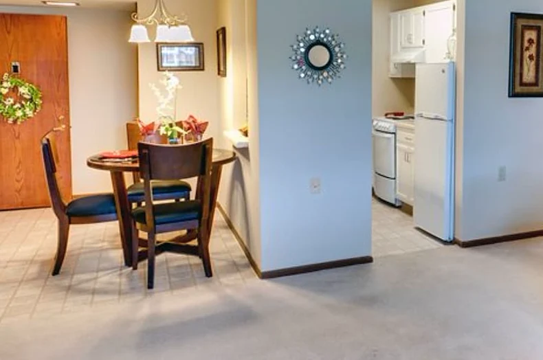 Image of Wyndmoor of Castleton (9)