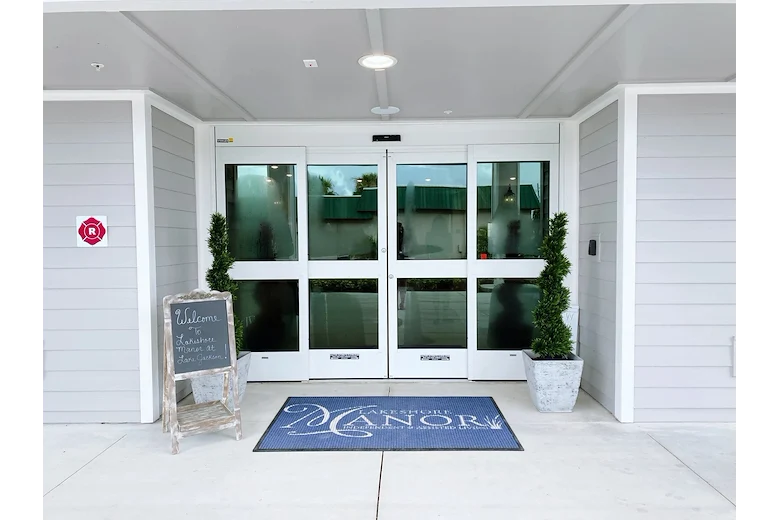 Image of Lakeshore Manor at Lake Jackson (2)