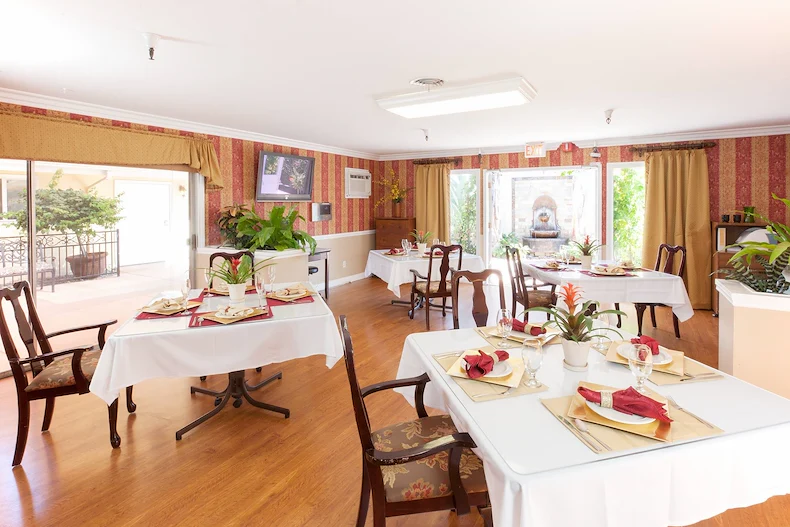 Image of La Mesa Healthcare Center (4)