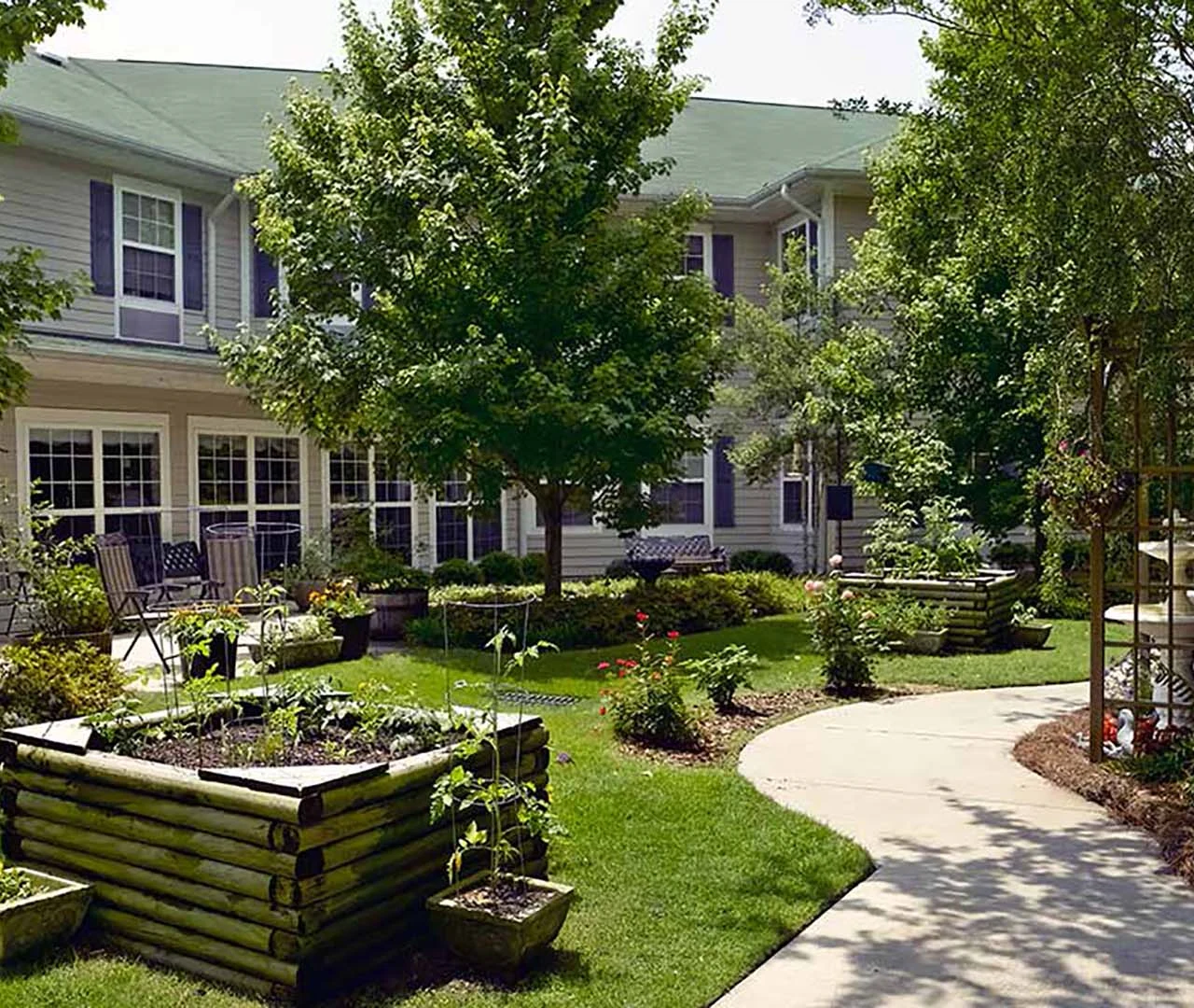 Image of Forest Lake Manor (3)
