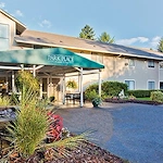 Avamere at Park Place senior living community offering assisted living and respite care in Tigard, OR, entrance