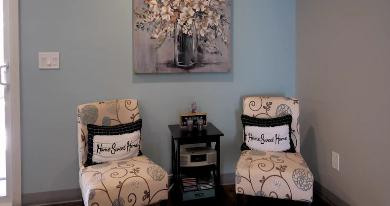 Legato Living Residential Memory Care at Old Town senior living community offering assisted living and memory care in Scottsdale, AZ, cozy sitting area with two chairs