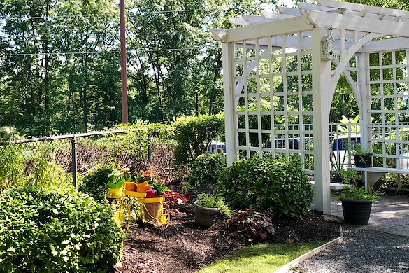 Image of Adviniacare Oakland Grove LLC (3)