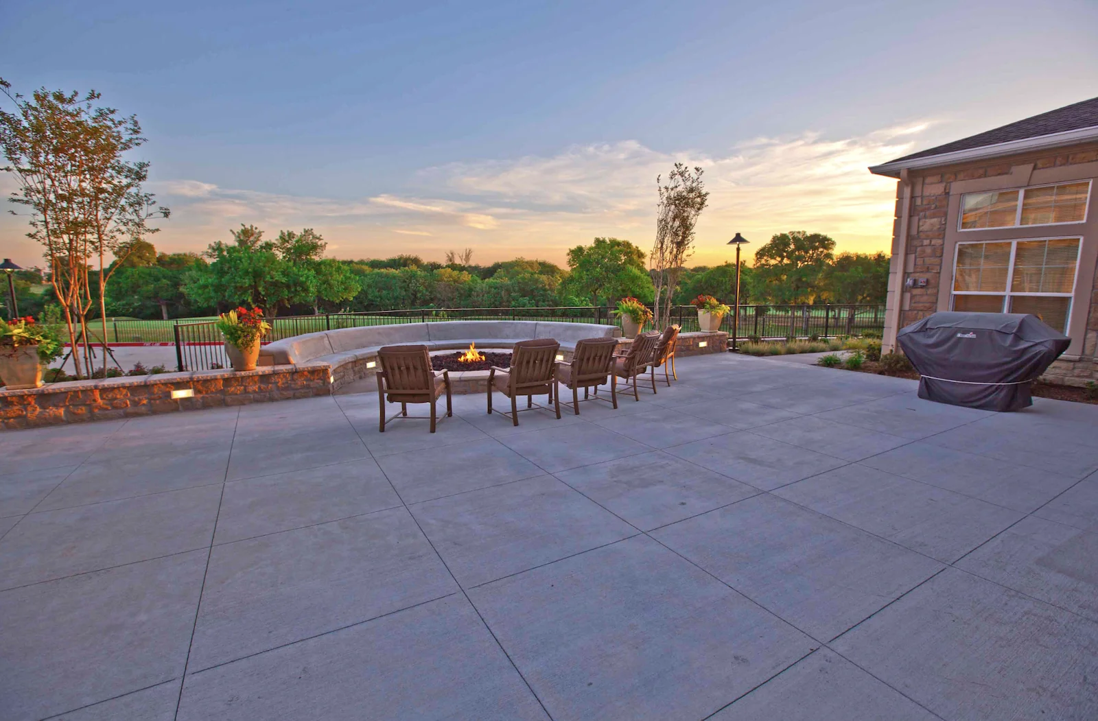 Pioneer Ridge Gracious Retirement Living Hawthorn Senior Independent Living in McKinney, Texas rear exterior firepit view