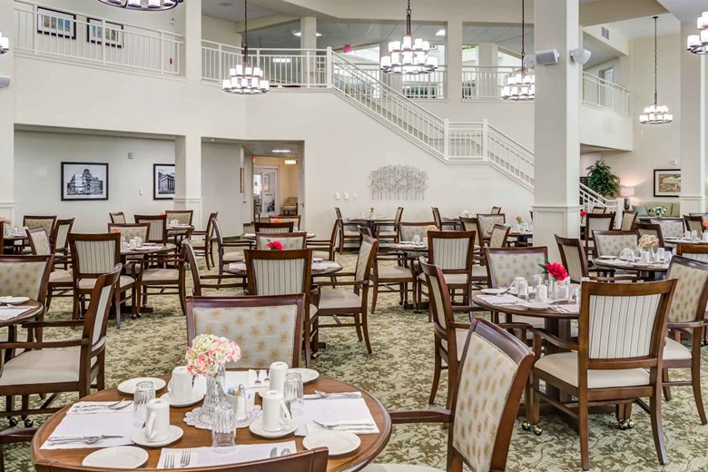 Williams Place Gracious Retirement Living Hawthorn Senior Independent Living in Davidson, North Carolina community dining room