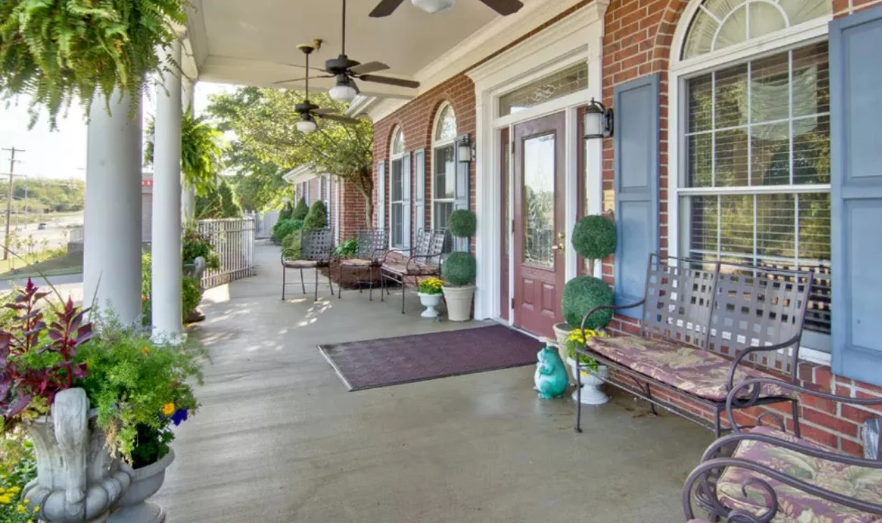 Image of Ravenwood Senior Living (2)