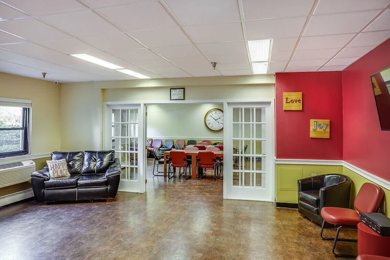 Image of Pinecrest Manor (5)