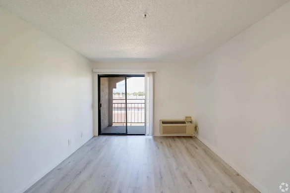 Image of Flamingo Garden Senior Apts (8)