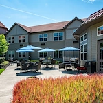 Beachwood Commons by New Perspective in Beachwood, OH, outdoor area with tables