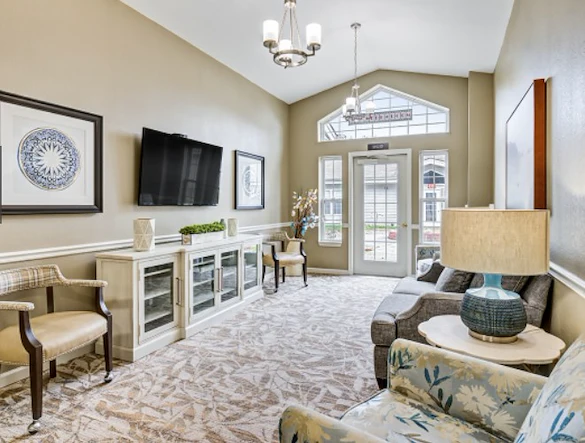 Bennett Place in New Albany, IN, sitting area with tv