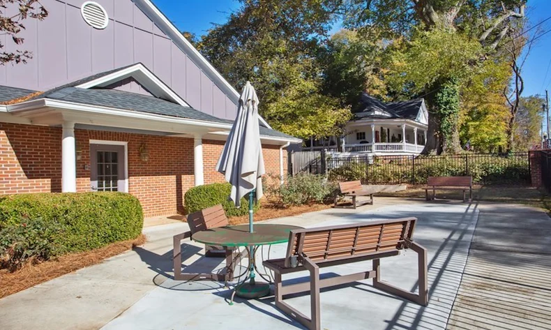 Assisted living, memory care, and respite care at Bethel Gardens in Powder Springs, GA, outdoor sitting area