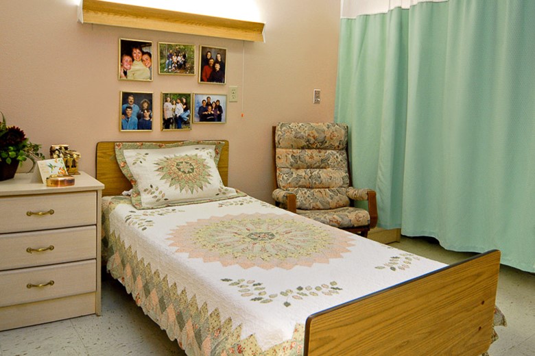 Image of Columbine Manor Care Center (3)