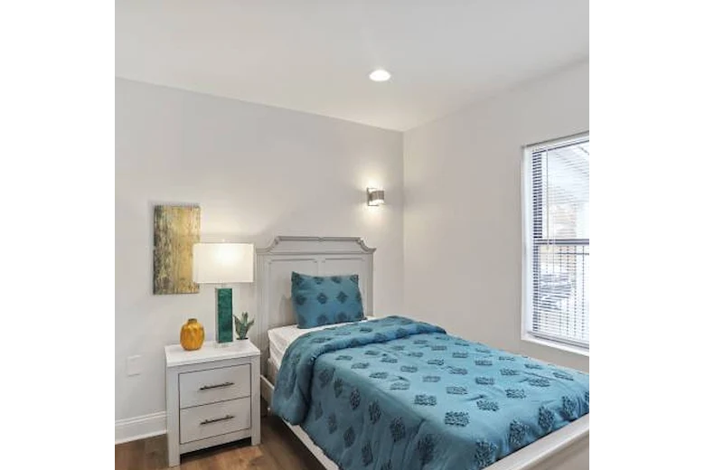 Image of Enrich at 519 (6)