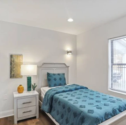 Image of Enrich at 519 (6)