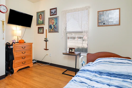 Image of Kelly House of Topeka (2)