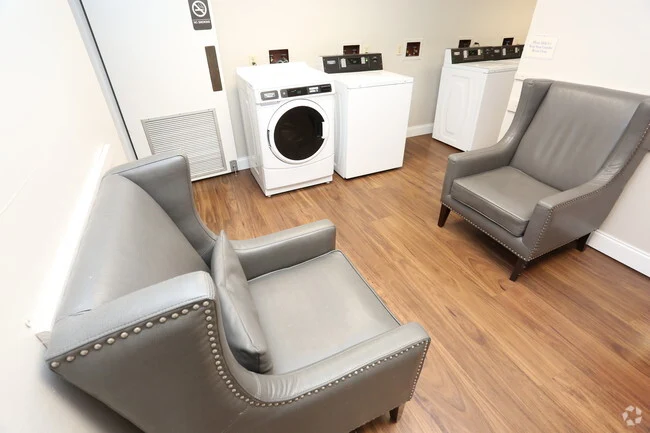 Image of Rose Tower Apartments (9)