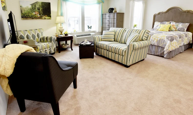 Bella Vista Gracious Retirement Living Hawthorn Senior Independent Living in Asheville, North Carolina apartment living room
