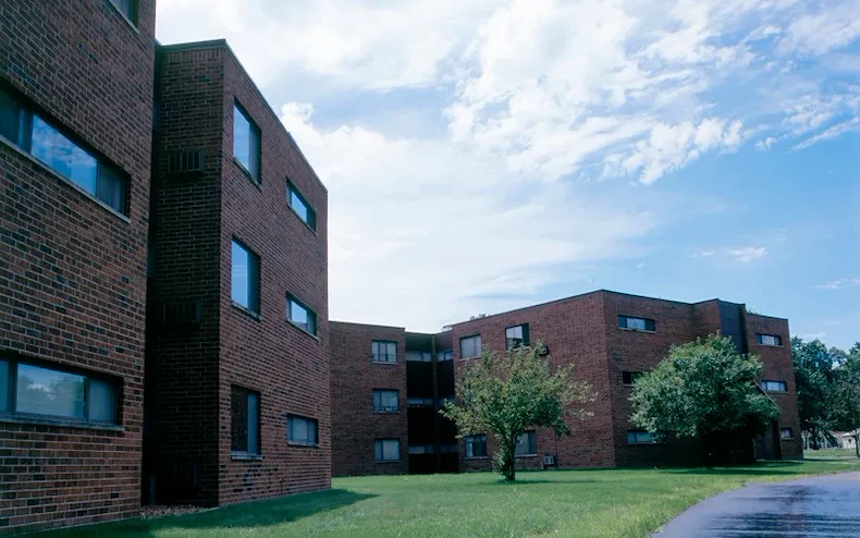 Image of Plaza Verde Apartments (1)