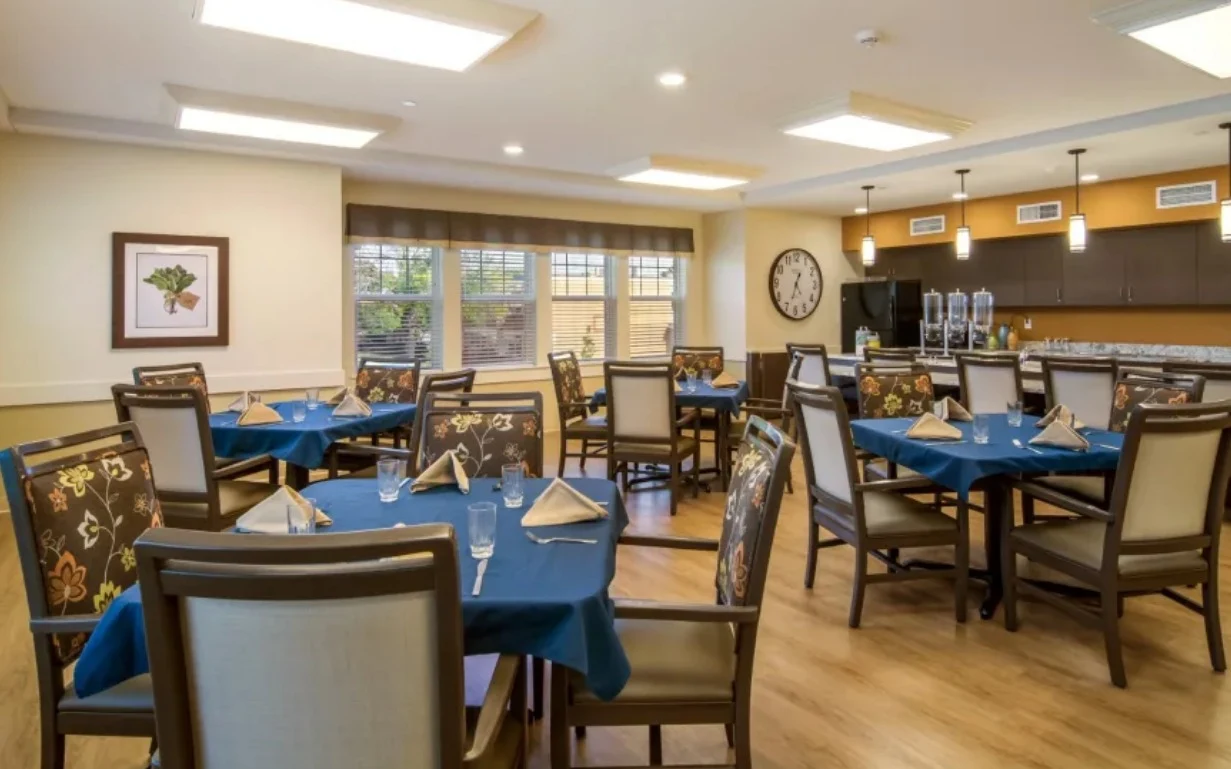 Grace Point Place Assisted Senior Living Memory Care in Oak Lawn, IL dining room