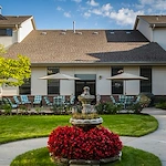 Richmont Village Independent Living Courtyard 