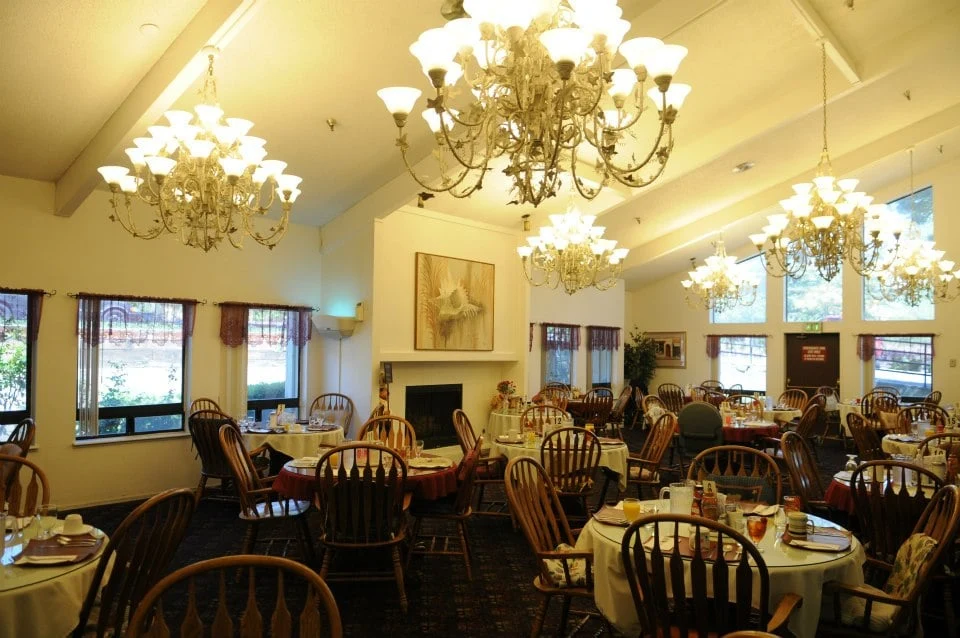 Image of Lakeside Manor (4)