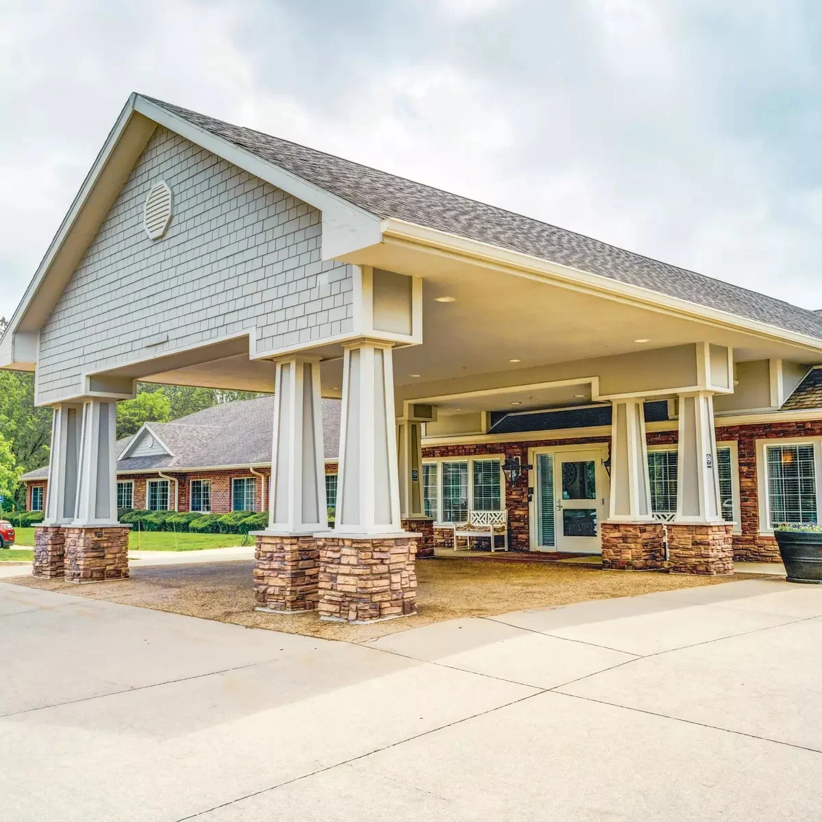 Image of Glen Oaks Alzheimer’s Special Care Center (9)