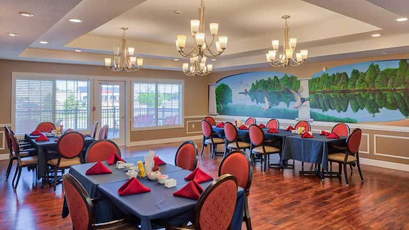 Charter Senior Living of Bay City dining room