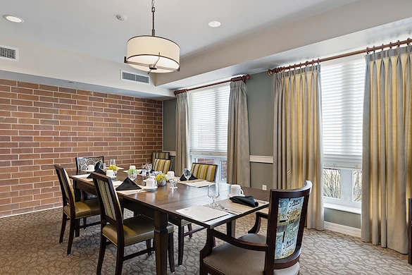 Alto Grayslake, senior living community offering assisted living, memory care, and respite care in Grayslake, IL, private dining room