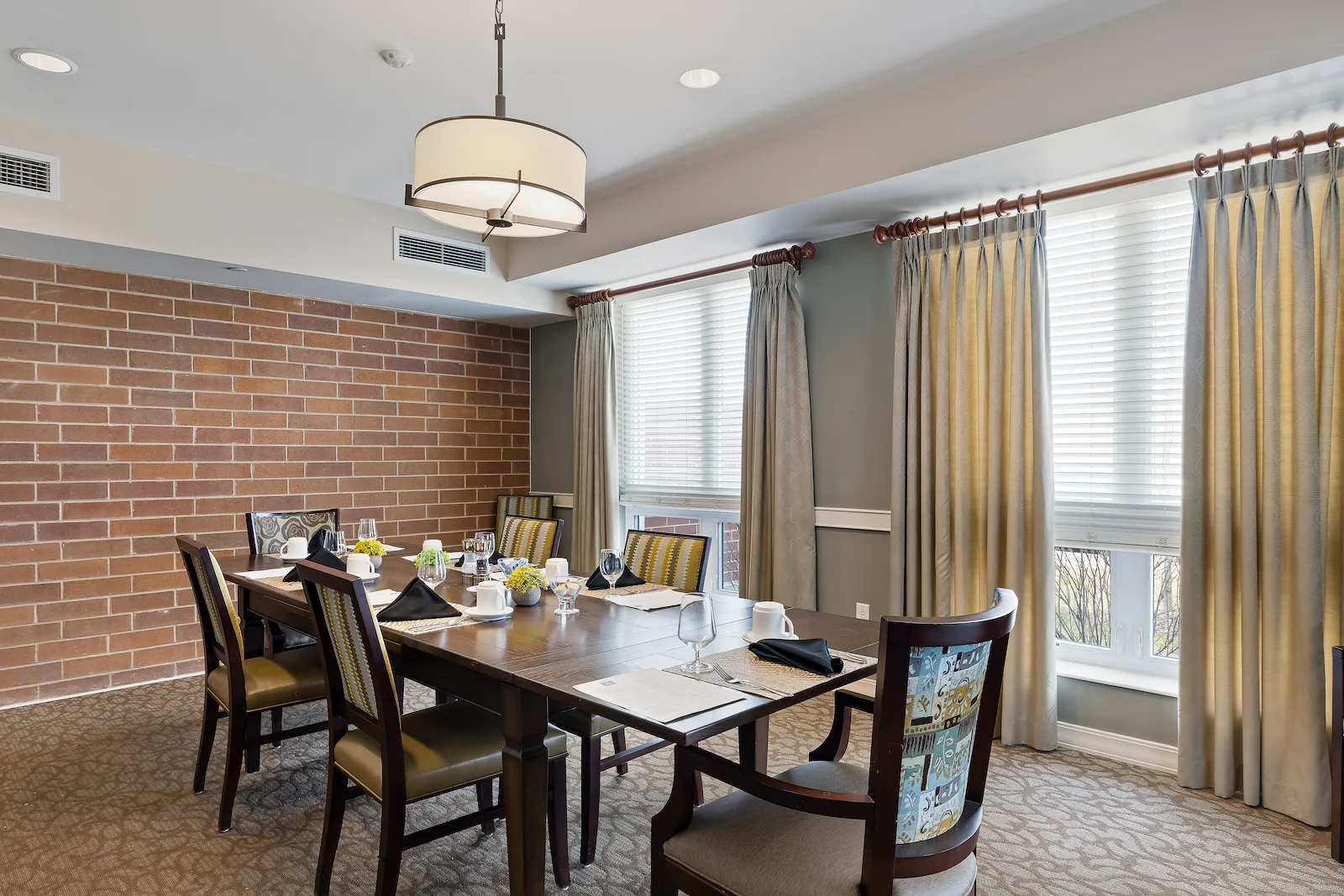 Alto Grayslake, senior living community offering assisted living, memory care, and respite care in Grayslake, IL, private dining room