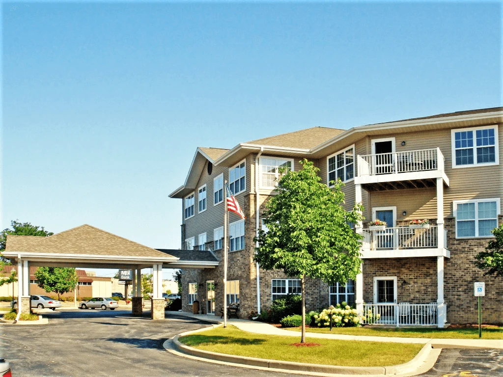 Image of Marquette Manor (2)