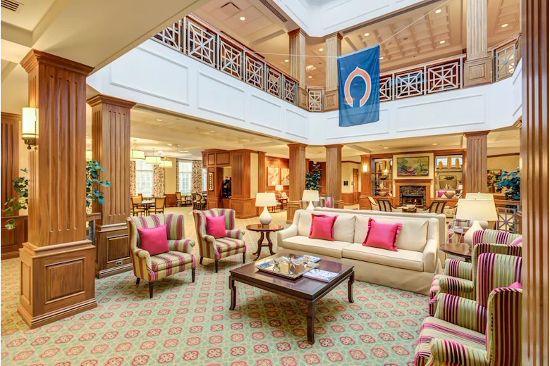 Image of Lake Forest Place (10)