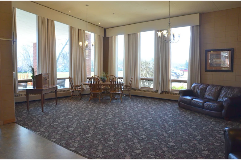 Image of Colonial Manor Of Amana (2)