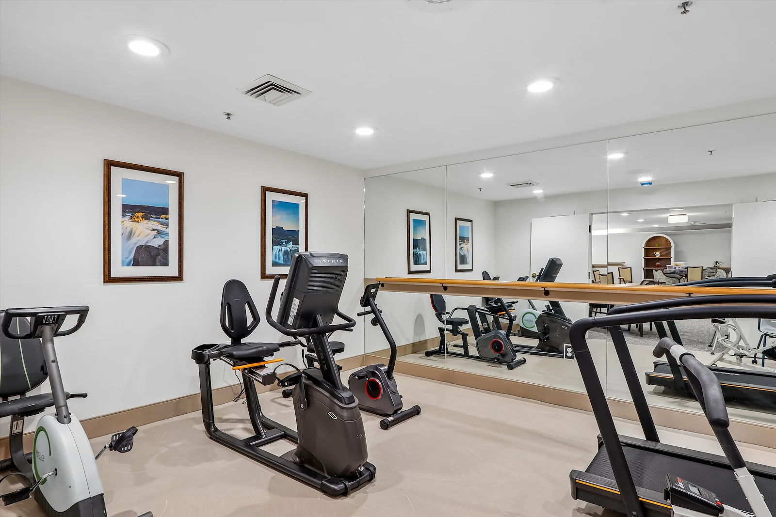 Image of Pine Oaks Senior Living (8)
