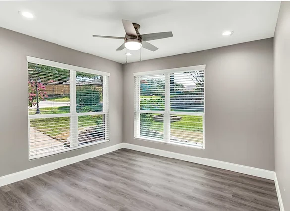 Image of Silver Leaf Rowlett (6)